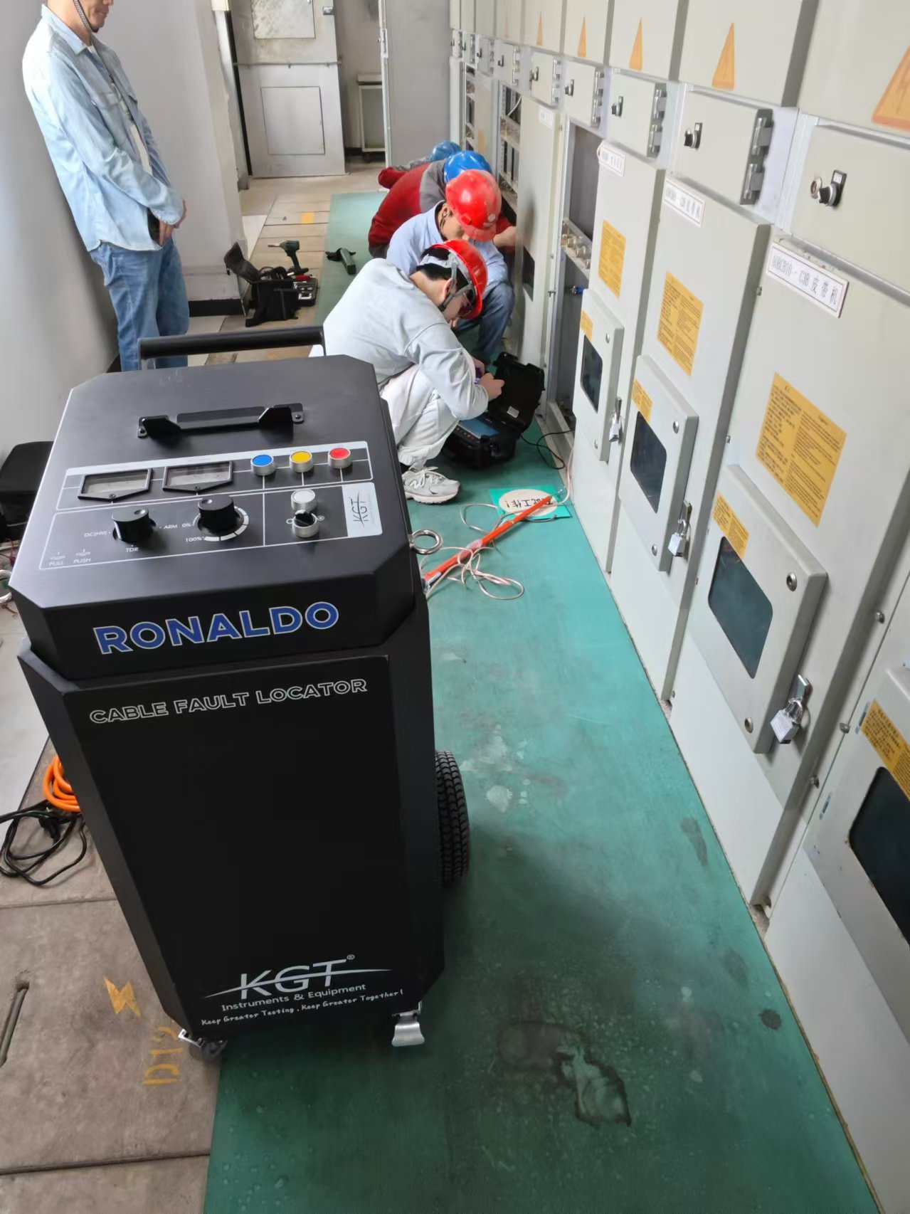 R-9<a href='http://swschina.com/Ppzq/ersted.html'>電纜故障定位儀</a>檢測現場